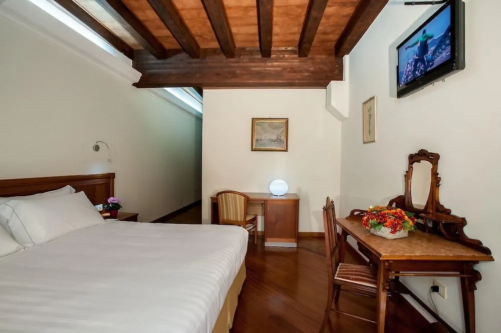 Hotel Flora Cagliari 4*,