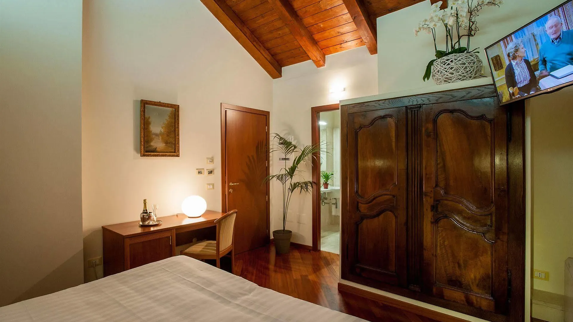 Hotel Flora Cagliari 4*,