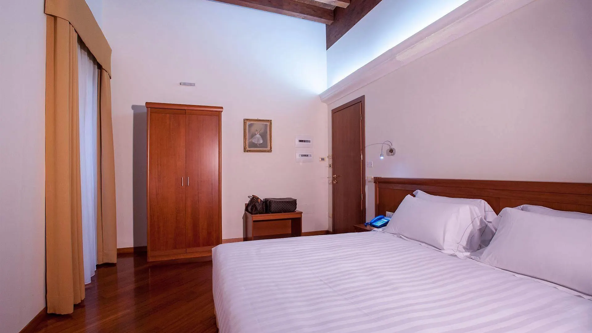 Hotel Flora Cagliari 4*,